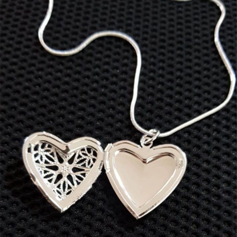 ZYLU Necklace with Pendant and Heart Frame